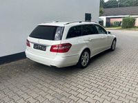 Gebraucht Mercedes E300 Avantgarde 252 PS (185 kW) 2012 Weiß Kombi