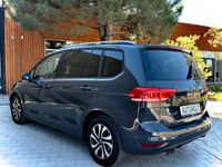 Używany VW Touran Active 150 KM (110 kW) 2022 Zielony Minivan