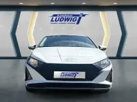 Gebraucht Hyundai i20 Select 79 PS (58 kW) 2025 Atlas white Kleinwagen