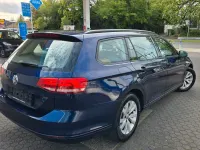 Gebraucht VW Passat 125 PS (91 kW) 2018 Blau Kombi