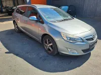 Gebraucht Opel Astra 140 PS (102 kW) 2011 Grau Kombi