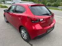 Używany Mazda 2 Exclusive-Line 90 KM (66 kW) 2016 Czerwony Hatchback