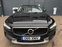 Używany Volvo V90 CC Pro 190 KM (139 kW) 2018 Czarny Kombi