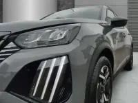 Gebraucht Peugeot 2008 Allure 131 PS (96 kW) 2025 Grau/typ aussenverkleidung met SUV