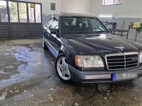 Gebraucht Mercedes E250 136 PS (100 kW) 1994 Schwarz Limousine