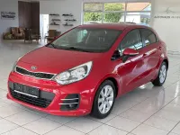 Gebraucht Kia Rio DREAM-TEAM Edition 84 PS (61 kW) 2015 Rot Limousine