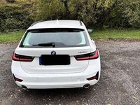 Gebraucht BMW 320e Advantage 163 PS (119 kW) 2022 Weiß Kombi