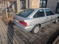 Używany Ford Escort 90 KM (66 kW) 1995 Srebrny Sedan/Limuzyna