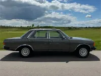 Gebraucht Mercedes E230 136 PS (100 kW) 1983 Grau Limousine