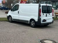 Gebraucht Renault Trafic 115 PS (84 kW) 2011 Weiß Van / Kleinbus
