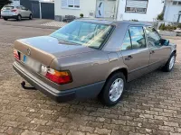 Gebraucht Mercedes E260 160 PS (117 kW) 1987 Braun Limousine