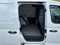 Second-hand VW Caddy 102 CP (75 kW) 2022 Alb Monovolum