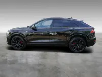 Gebraucht Audi Q8 Competition 286 PS (210 kW) 2023 0e mythosschwarz metallic SUV