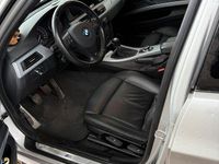 Gebraucht BMW 320 177 PS (130 kW) 2010 Silber Kombi