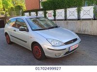 Usado Ford Focus Viva 75 CV (55 kW) 2004 Plateado Berlina