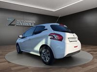 Gebraucht Peugeot 208 Style 82 PS (60 kW) 2015 Weiß Kleinwagen