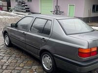 Gebraucht VW Vento 75 PS (55 kW) 1993 Grau Limousine