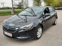 Gebraucht Opel Astra Selection 105 PS (77 kW) 2016 Schwarz Limousine