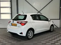 Gebraucht Toyota Yaris Hybrid Active 73 PS (53 kW) 2019 Weiß Limousine
