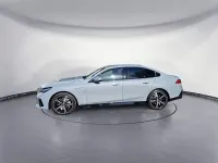 Neu BMW 550e Comfort Edition 489 PS (359 kW) 2026 Grau Limousine