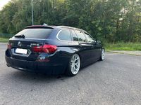 Gebraucht BMW 530 Performance 258 PS (189 kW) 2015 Blau Kombi