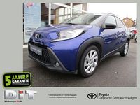 Gebraucht Toyota Aygo X Comfort 72 PS (52 kW) 2022 Juniper blue metallic/ night sky black SUV