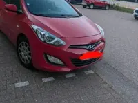 Gebraucht Hyundai i30 Trend 90 PS (66 kW) 2013 Rot Kombi