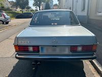 Gebraucht Mercedes E230 136 PS (100 kW) 1981 Silber Limousine