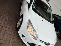 Gebraucht Ford Focus Trend 101 PS (74 kW) 2013 Weiß Kombi