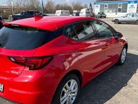 Gebraucht Opel Astra Selection 105 PS (77 kW) 2017 Rot Limousine