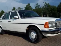 Gebraucht Mercedes E280 177 PS (130 kW) 1976 Weiß Limousine