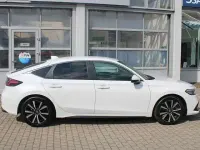 Gebraucht Honda Civic Elegance 184 PS (135 kW) 2023 Platinum white p Kleinwagen