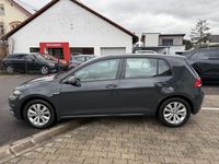 Gebraucht VW Golf VII Comfortline 131 PS (96 kW) 2019 Grau Limousine