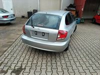 Second-hand Kia Rio 97 CP (71 kW) 2005 Argintiu Berlinǎ