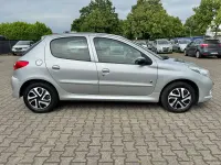 Gebraucht Peugeot 206+ 73 PS (53 kW) 2012 Silber Kleinwagen