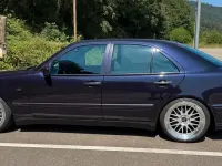Gebraucht Mercedes E230 Avantgarde 150 PS (110 kW) 1996 Violet Limousine