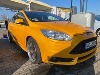 Gebraucht Ford Focus Sport 250 PS (183 kW) 2013 Gelb Limousine