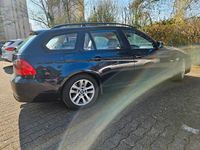 Gebraucht BMW 320 177 PS (130 kW) 2008 Blau Kombi