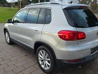Gebraucht VW Tiguan LOUNGE 110 PS (80 kW) 2015 Reflexsilber metallic SUV