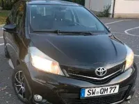 Gebraucht Toyota Yaris 90 PS (66 kW) 2014 Schwarz Kleinwagen