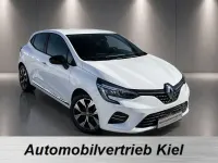 Używany Renault Clio V Evolution 67 KM (49 kW) 2023 Biały Sedan/Limuzyna