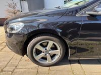 Gebraucht Volvo V40 120 PS (88 kW) 2015 Schwarz Limousine