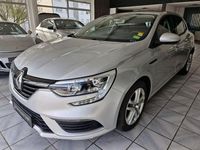 Gebraucht Renault Mégane IV Play 132 PS (97 kW) 2017 Grau Limousine