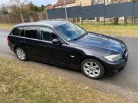 Gebraucht BMW 318 142 PS (104 kW) 2011 Schwarz Kombi