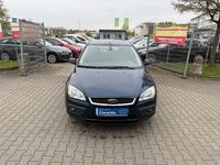 Gebraucht Ford Focus Ghia 116 PS (85 kW) 2005 Atlantik ink blue Limousine