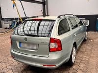 Gebraucht Skoda Octavia 140 PS (102 kW) 2011 Grau Kombi
