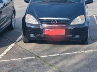 Używany Mercedes A140 Classic 82 KM (60 kW) 2000 Czarny Minivan