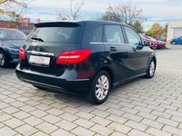 Gebraucht Mercedes B200 136 PS (100 kW) 2012 Kosmosschwarz  metalliclack Van / Kleinbus