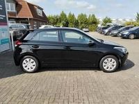 Gebraucht Hyundai i20 Pure 84 PS (61 kW) 2017 Schwarz Kleinwagen
