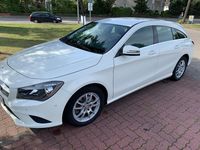 Gebraucht Mercedes CLA180 Shooting Brake 109 PS (80 kW) 2016 Weiß Kombi